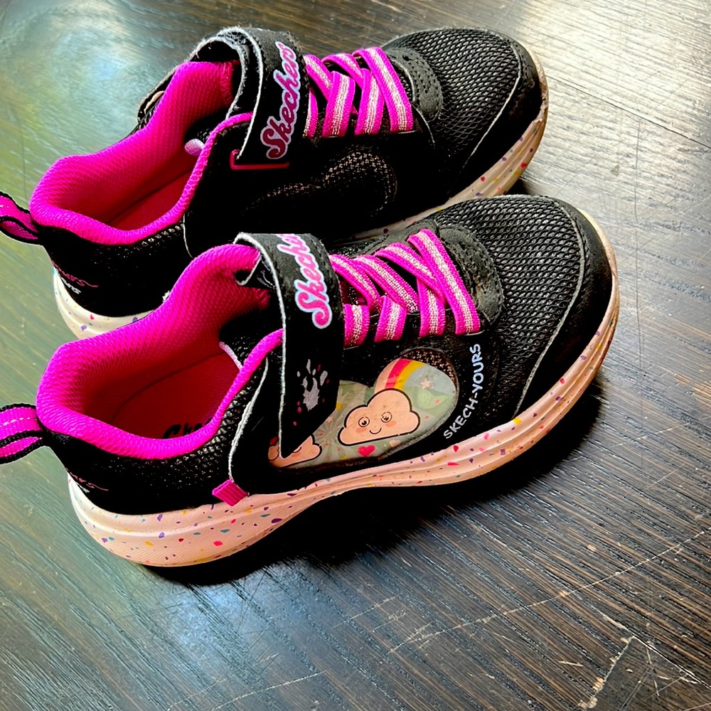 Skechers black and pink US11.5 sneakers girls